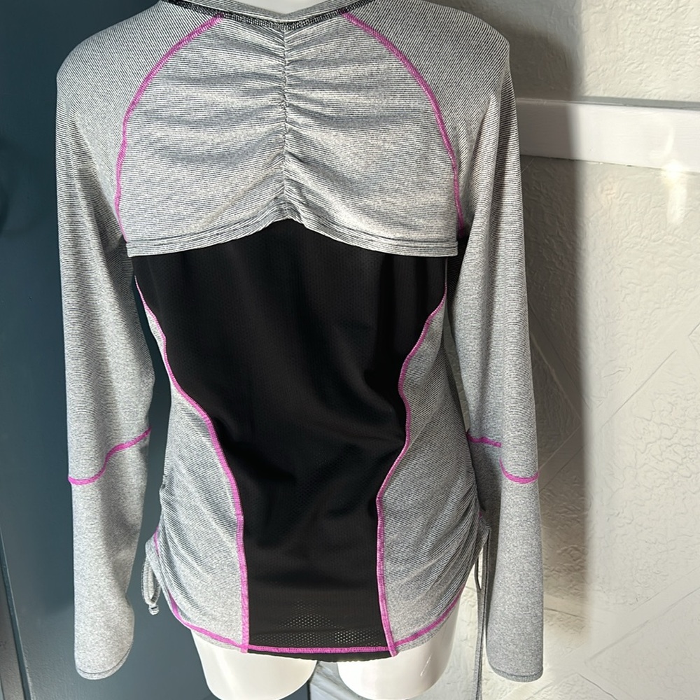 Lucy tech shirt with dashing stripes - Picture 2 of 8